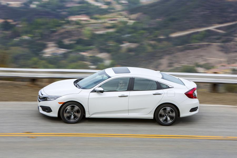 Honda Civic Touring Sedan (FC1) 2015 года  (NA) (фото 28 из 40)